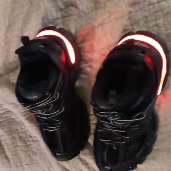 Balensiagas size 9, #42's black - Picture 2 of 3